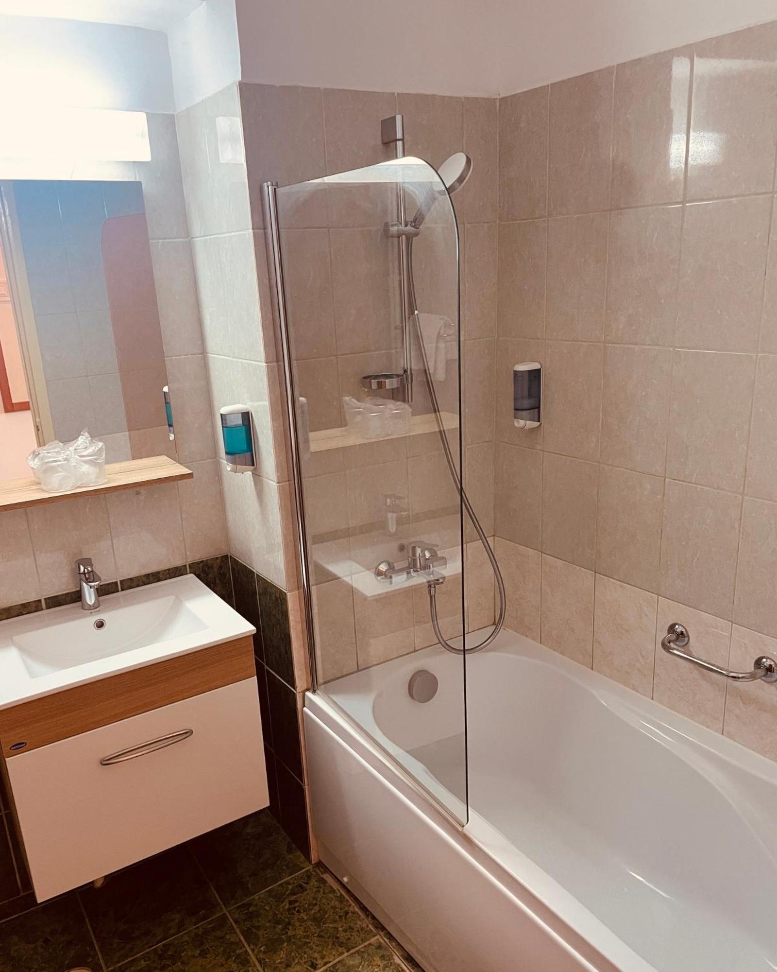 Hotel Moldova Birlad Bagian luar foto