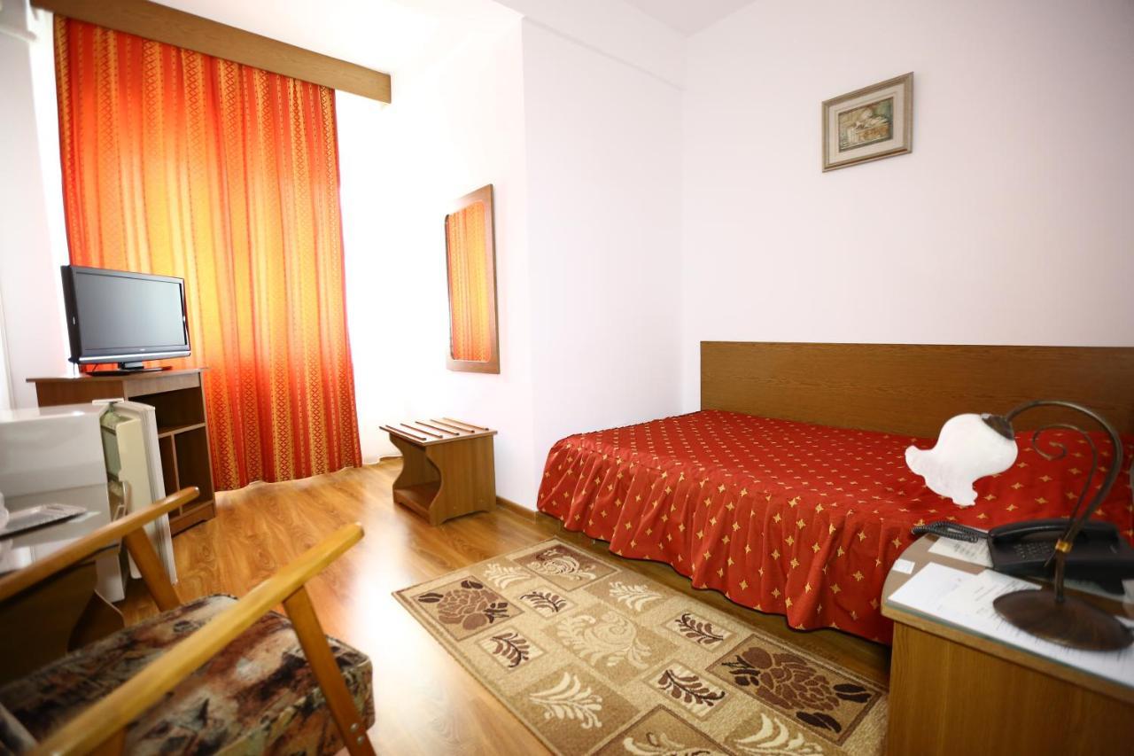 Hotel Moldova Birlad Bagian luar foto