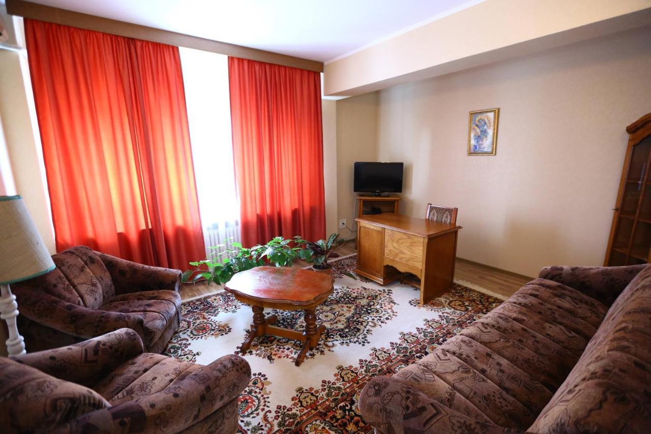 Hotel Moldova Birlad Bagian luar foto