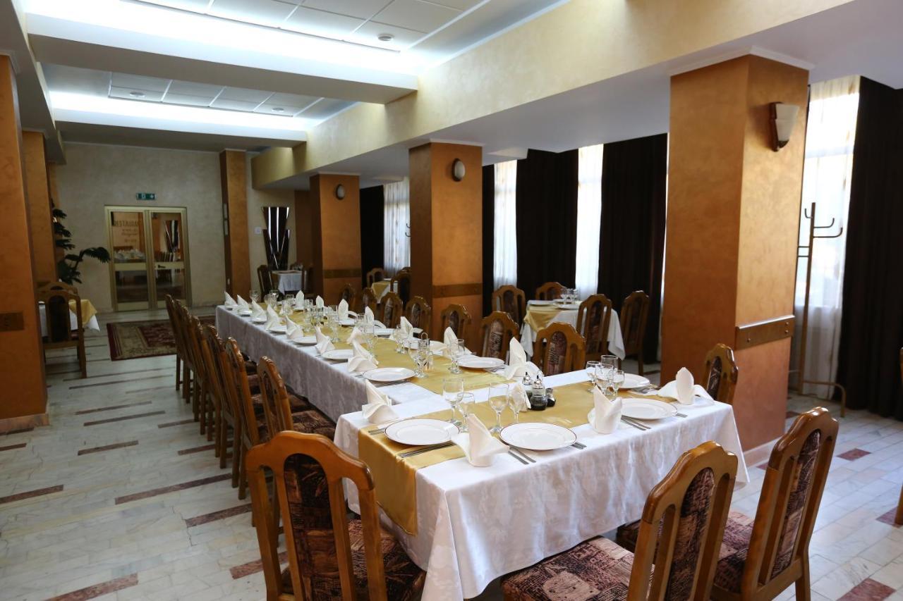 Hotel Moldova Birlad Bagian luar foto